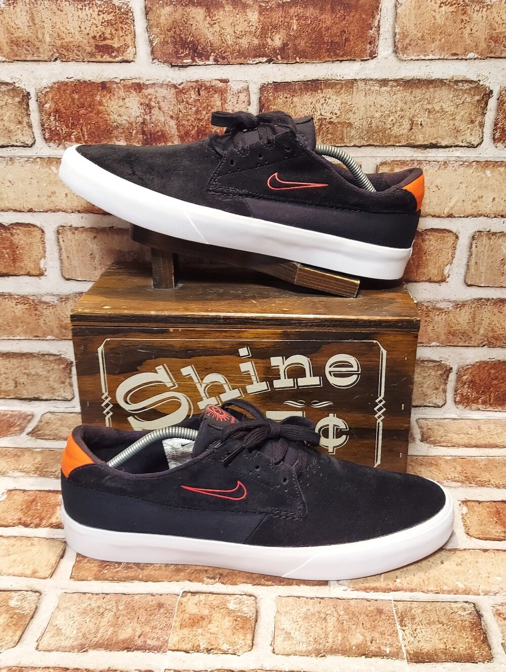 Pre-owned Nike SB Shane O'neill Lows